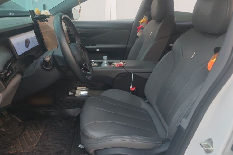 Used Lynk & Co 07 2024 EM-P 126 Long-Range Ultra Left Front Seat