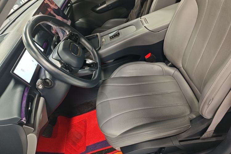 Used Lynk & Co 07 2024 EM-P 126 Long-Range Pro Left Front Seat