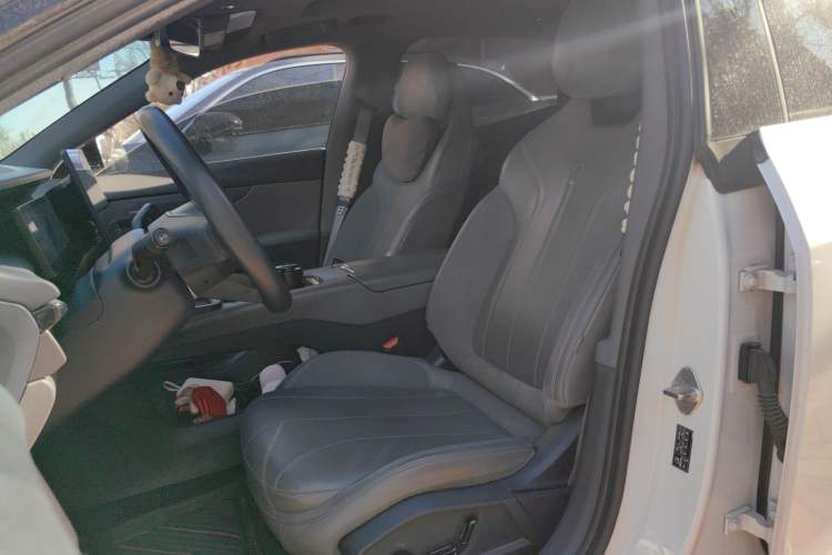 Used Lynk & Co 07 2024 EM-P 126 Long-Range Ultra Left Front Seat