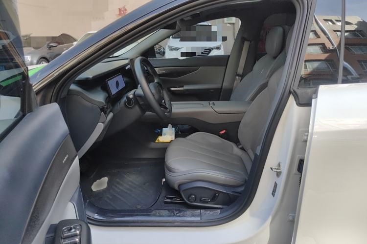 Used Lynk & Co 07 2024 EM-P 126 Long-Range Ultra Left Front Seat