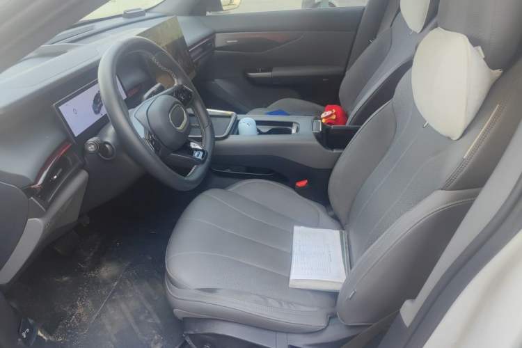 Used Lynk & Co 07 2024 EM-P 126 Long-Range Halo Left Front Seat