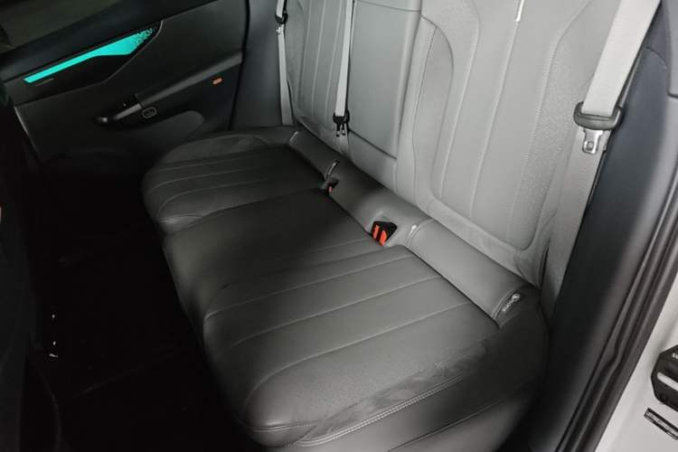 Used Lynk & Co 07 2024 EM-P 126 Long-Range Ultra Left Rear Seat