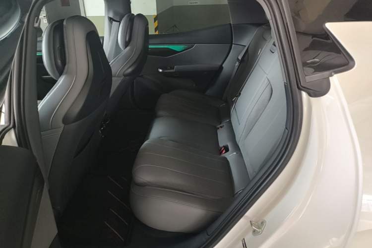 Used Lynk & Co 07 2024 EM-P 126 Long-Range Halo Left Rear Seat