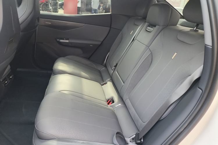 Used Lynk & Co 07 2024 EM-P 126 Long-Range Ultra Left Rear Seat