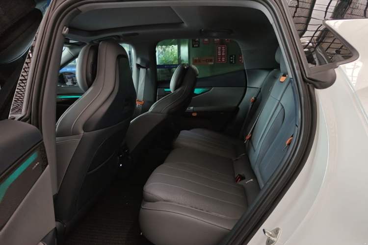 Used Lynk & Co 07 2024 EM-P 126 Long-Range Ultra Left Rear Seat