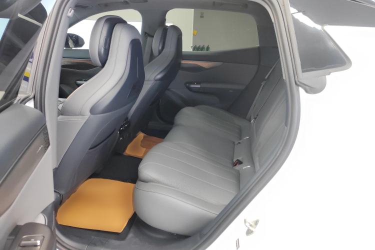 Used Lynk & Co 07 2024 EM-P 126 Long-Range Halo Left Rear Seat