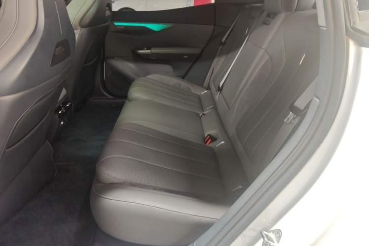 Used Lynk & Co 07 2024 EM-P 126 Long-Range Halo Left Rear Seat