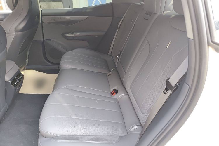 Used Lynk & Co 07 2024 EM-P 126 Long-Range Intelligent Driving Ultra Left Rear Seat