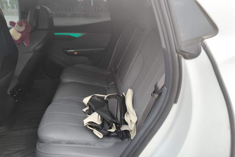Used Lynk & Co 07 2024 EM-P 126 Long-Range Ultra Left Rear Seat