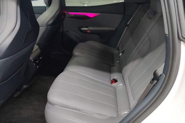 Used Lynk & Co 07 2024 EM-P 126 Long-Range Halo Left Rear Seat