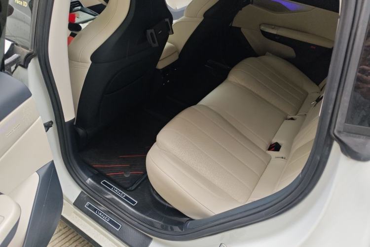 Used Lynk & Co 07 2024 EM-P 126 Long-Range Ultra Left Rear Seat
