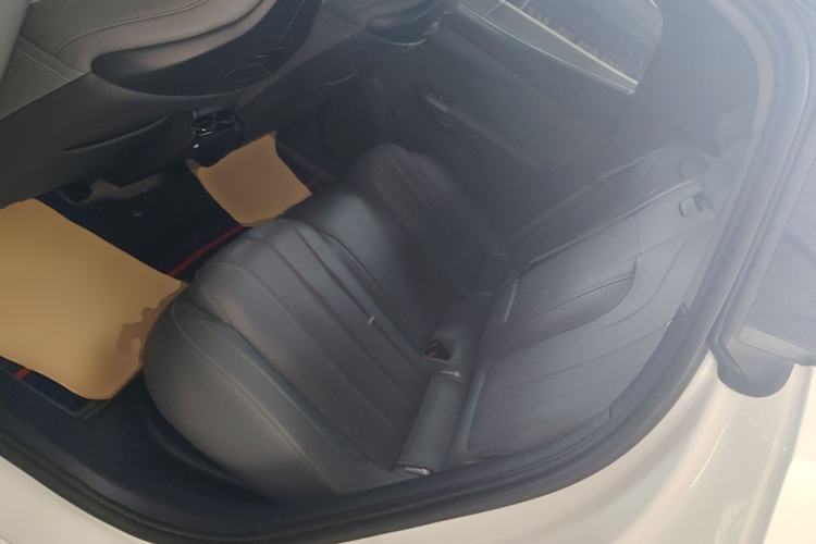 Used Lynk & Co 07 2024 EM-P 126 Long-Range Pro Left Rear Seat
