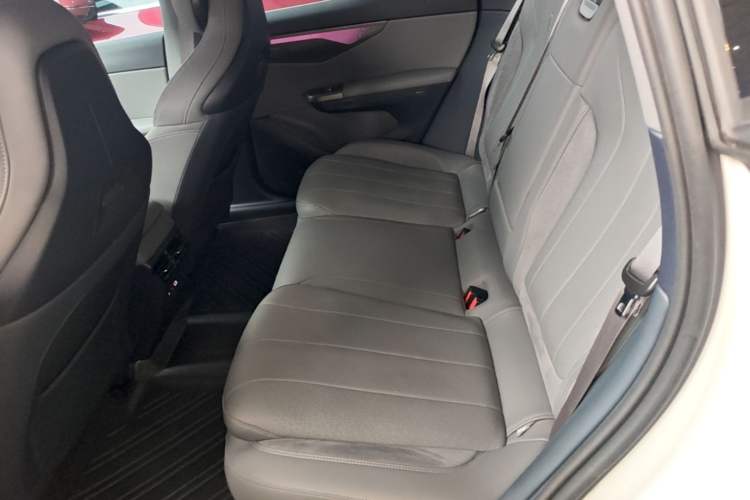 Used Lynk & Co 07 2024 EM-P 126 Long-Range Halo Left Rear Seat