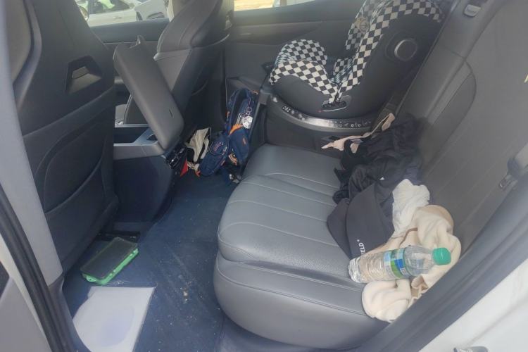 Used Lynk & Co 07 2024 EM-P 126 Long-Range Halo Left Rear Seat