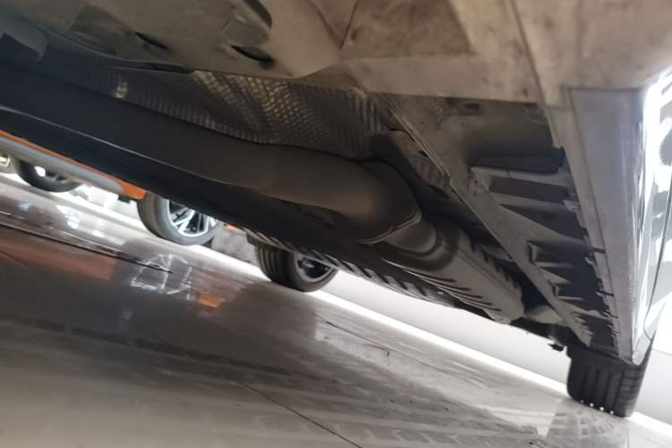 Used Lynk & Co 07 2024 EM-P 126 Long-Range Ultra Left Side Sill