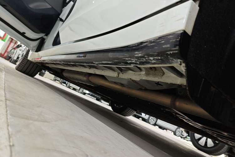 Used Lynk & Co 07 2024 EM-P 126 Long-Range Pro Left Side Sill
