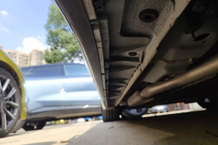 Used Lynk & Co 07 2024 EM-P 126 Long-Range Intelligent Driving Ultra Left Side Sill