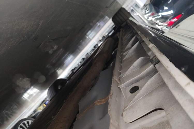 Used Lynk & Co 07 2024 EM-P 126 Long-Range Pro Left Side Sill