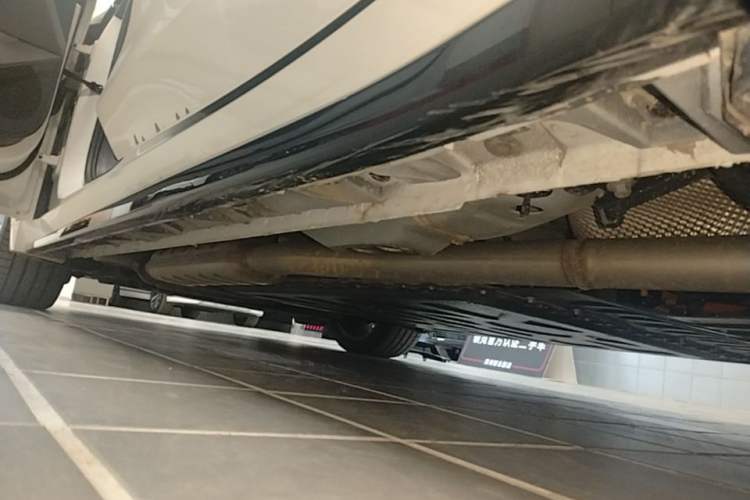 Used Lynk & Co 07 2024 EM-P 126 Long-Range Halo Left Side Sill