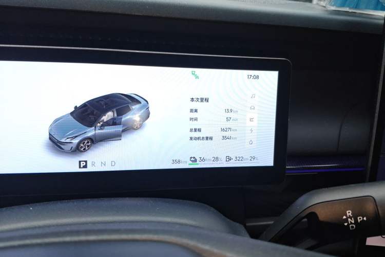 Used Lynk & Co 07 2024 EM-P 126 Long-Range Halo Odometer Close Up