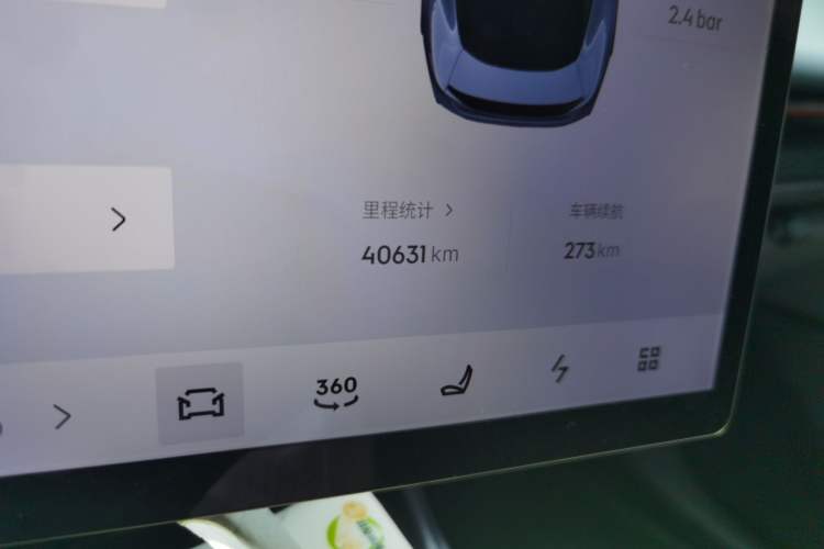Used Lynk & Co 07 2024 EM-P 126 Long-Range Halo Odometer Close Up