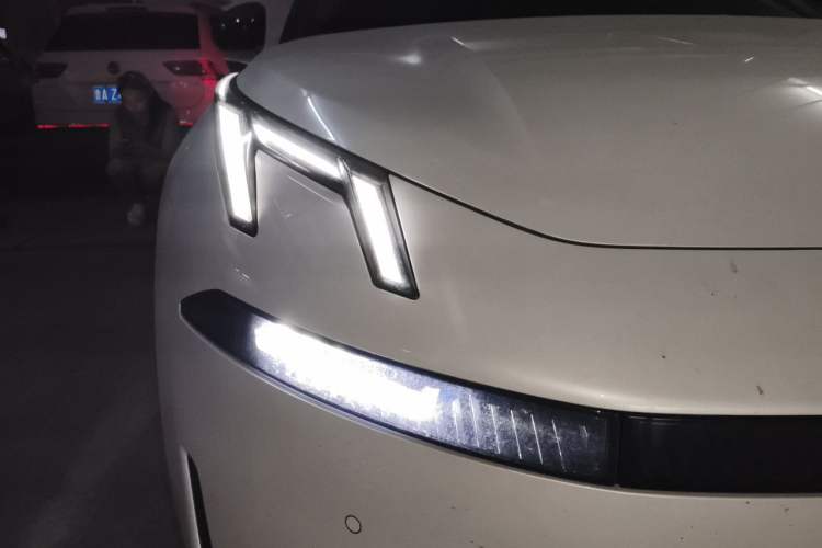 Used Lynk & Co 07 2024 EM-P 126 Long-Range Halo Right Front Headlight