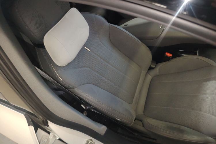 Used Lynk & Co 07 2024 EM-P 126 Long-Range Ultra Right Front Seat