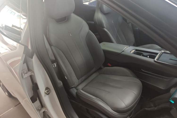 Used Lynk & Co 07 2024 EM-P 126 Long-Range Halo Right Front Seat