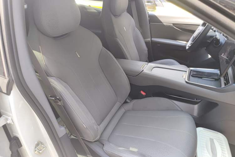 Used Lynk & Co 07 2024 EM-P 126 Long-Range Intelligent Driving Ultra Right Front Seat