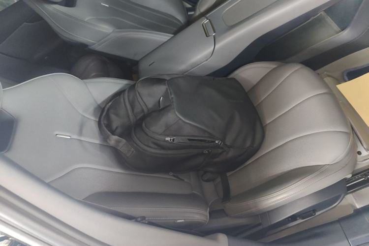 Used Lynk & Co 07 2024 EM-P 126 Long-Range Pro Right Front Seat