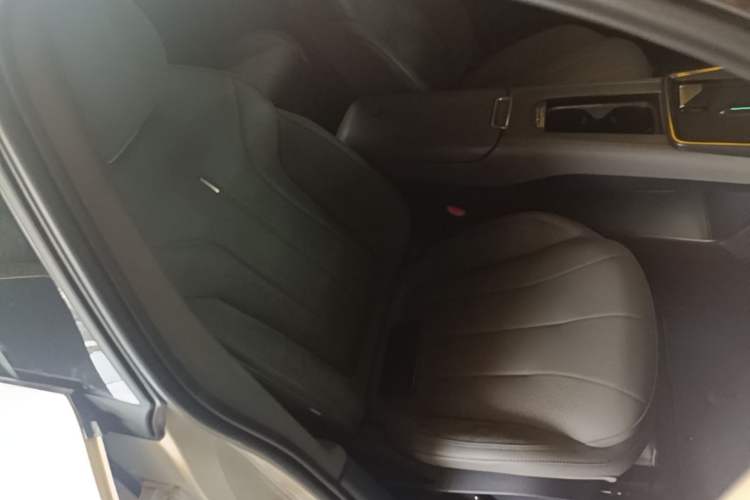 Used Lynk & Co 07 2024 EM-P 126 Long-Range Halo Right Front Seat
