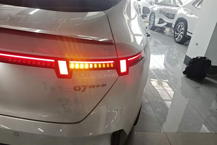 Used Lynk & Co 07 2024 EM-P 126 Long-Range Ultra Right Rear Taillight