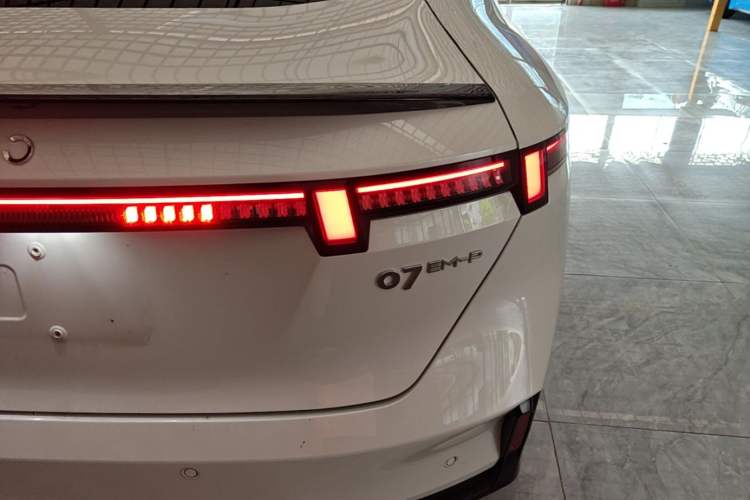 Used Lynk & Co 07 2024 EM-P 126 Long-Range Ultra Right Rear Taillight