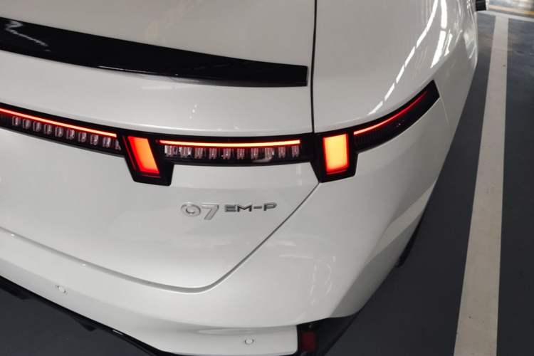 Used Lynk & Co 07 2024 EM-P 126 Long-Range Pro Right Rear Taillight