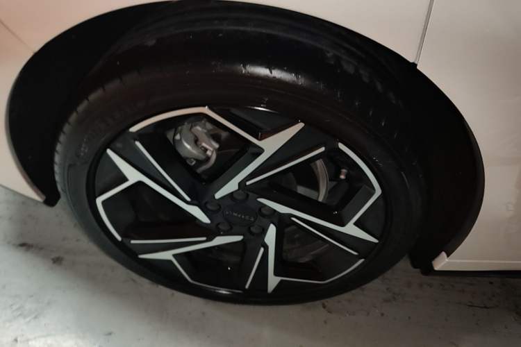 Used Lynk & Co 07 2024 EM-P 126 Long-Range Ultra Right Rear Wheel Hub