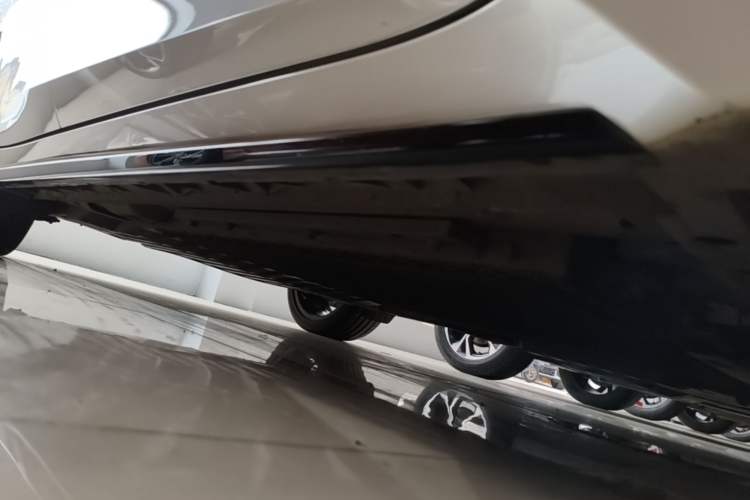 Used Lynk & Co 07 2024 EM-P 126 Long-Range Ultra Right Side Sill