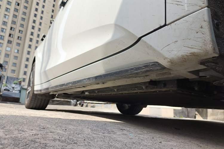 Used Lynk & Co 07 2024 EM-P 126 Long-Range Ultra Right Side Sill