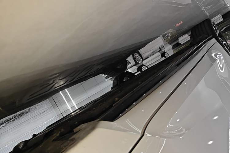 Used Lynk & Co 07 2024 EM-P 126 Long-Range Ultra Right Side Sill