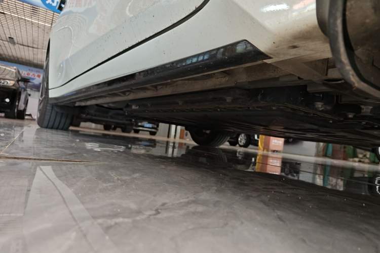 Used Lynk & Co 07 2024 EM-P 126 Long-Range Ultra Right Side Sill
