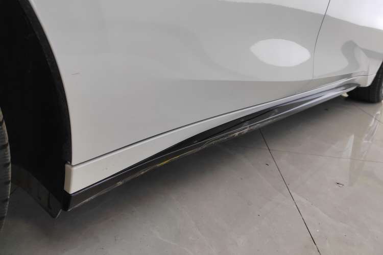 Used Lynk & Co 07 2024 EM-P 126 Long-Range Halo Right Side Sill