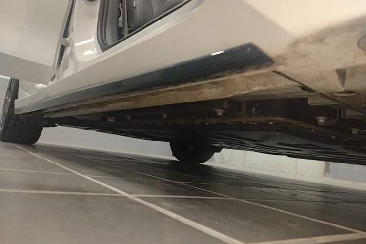 Used Lynk & Co 07 2024 EM-P 126 Long-Range Halo Right Side Sill