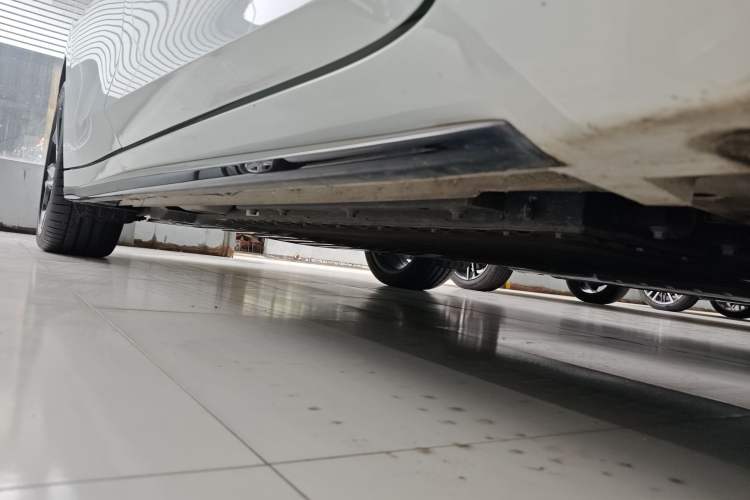 Used Lynk & Co 07 2024 EM-P 126 Long-Range Intelligent Driving Ultra Right Side Sill