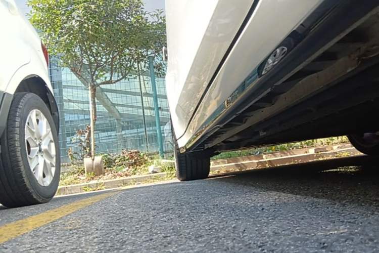 Used Lynk & Co 07 2024 EM-P 126 Long-Range Ultra Right Side Sill