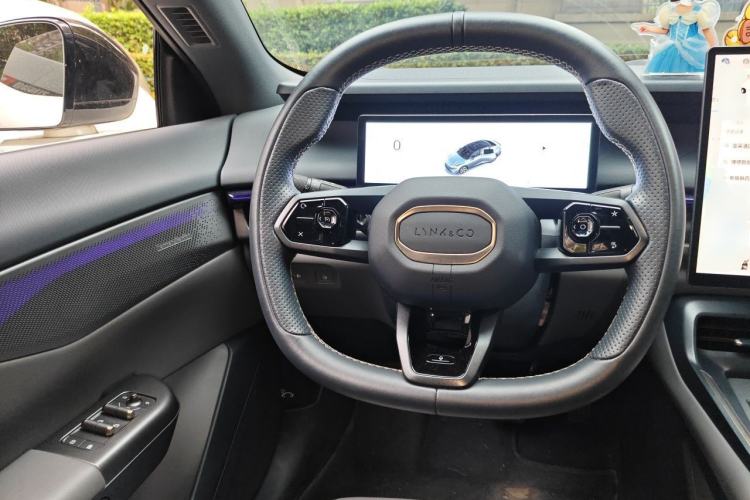 Used Lynk & Co 07 2024 EM-P 126 Long-Range Halo Steering Wheel