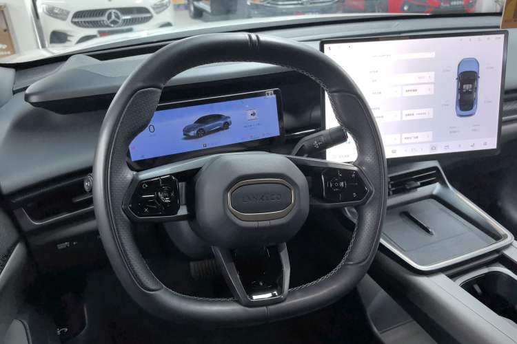 Used Lynk & Co 07 2024 EM-P 126 Long-Range Ultra Steering Wheel