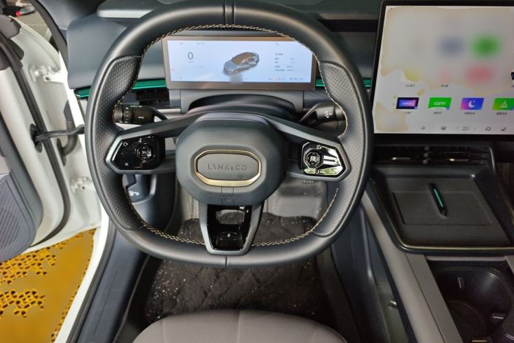 Used Lynk & Co 07 2024 EM-P 126 Long-Range Ultra Steering Wheel