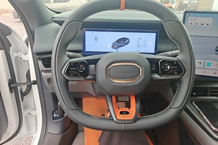 Used Lynk & Co 07 2024 EM-P 126 Long-Range Ultra Steering Wheel