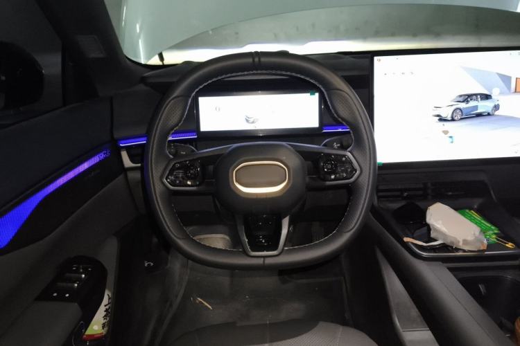 Used Lynk & Co 07 2024 EM-P 126 Long-Range Halo Steering Wheel
