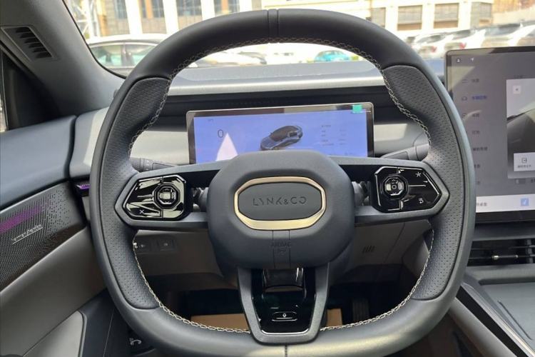 Used Lynk & Co 07 2024 EM-P 126 Long-Range Ultra Steering Wheel