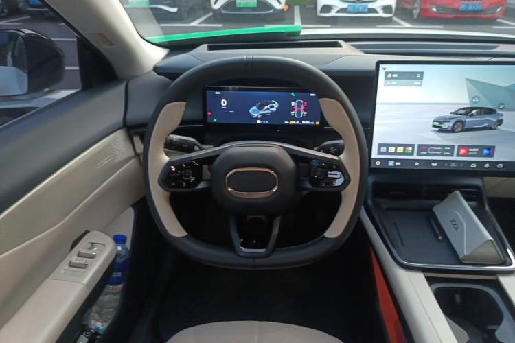 Used Lynk & Co 07 2024 EM-P 126 Long-Range Ultra Steering Wheel